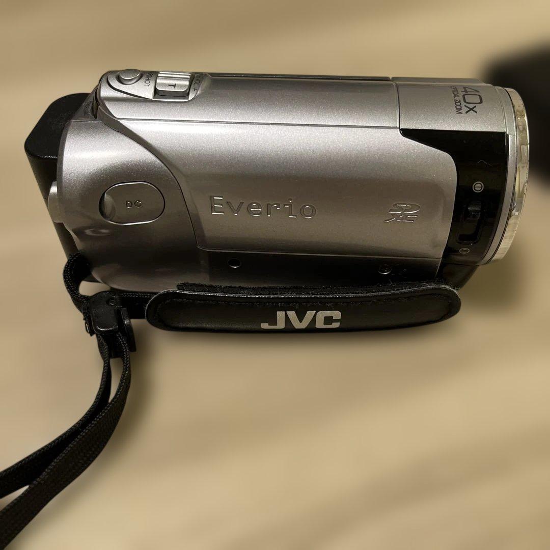 美品JVC Everio HD　40倍ズーム GZ-HM450-S SDカード付