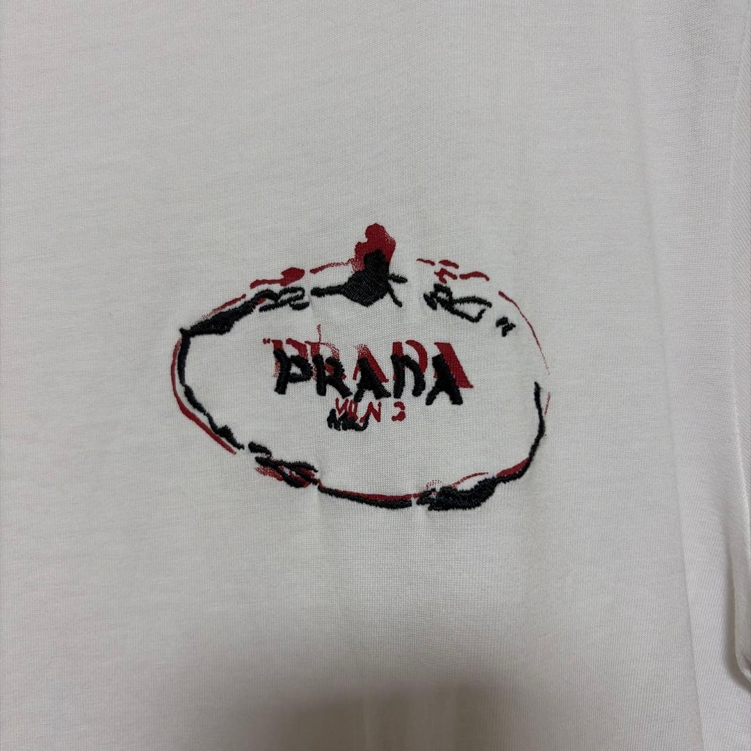 PRADA ロゴ刺繍 ホワイトTシャツ