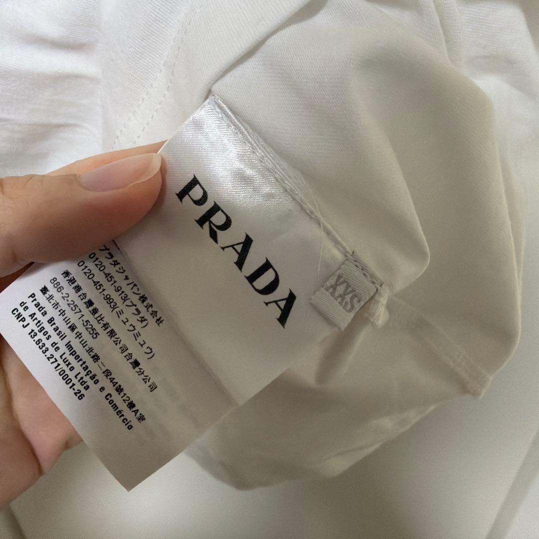 PRADA ロゴ刺繍 ホワイトTシャツ