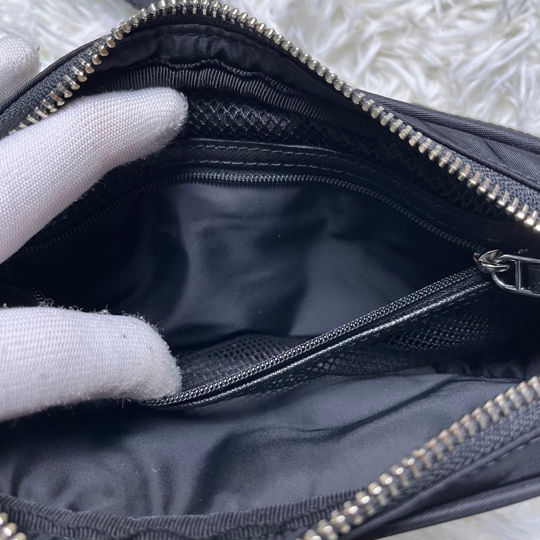 【美品】Tory Burch ボディバッグ ナイロン シルバーロゴ ブラック