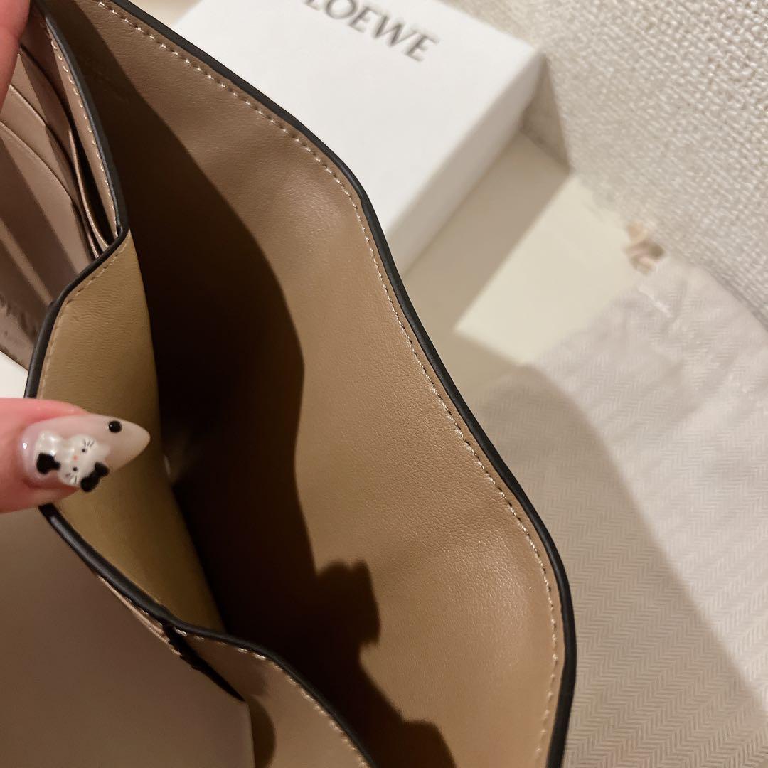 【未使用品】 LOEWE トライフォールド ウォレット アナグラム 金具 レザー