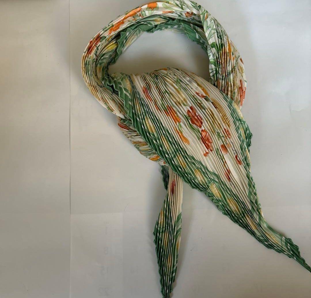 HERMES　シルク100% 花柄ストール ボックス付き