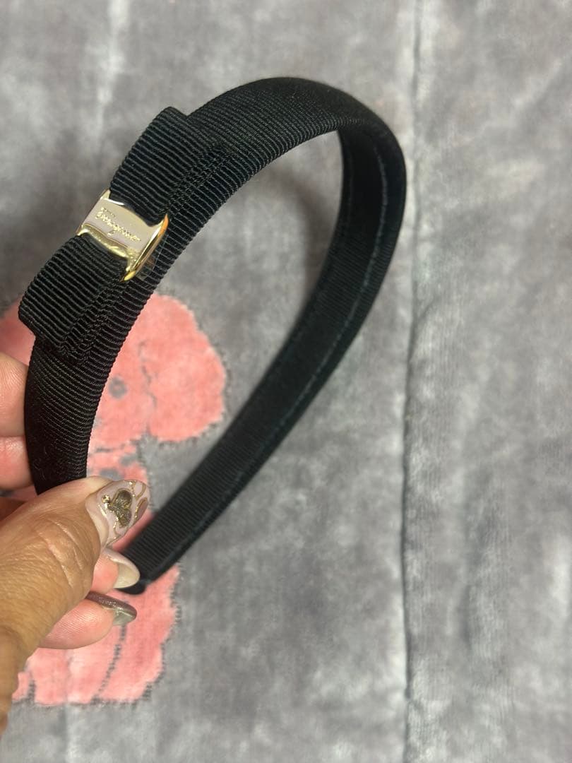 タイムセール◾️新品未使用★フェラガモ★ブラックヘアバンド・カチューシャ