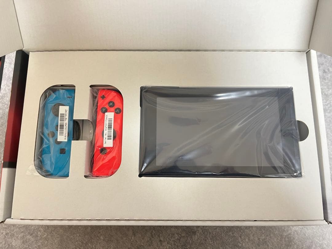 【完品】Nintendo Switch 本体+SDカード(64GB)+軽量ケース