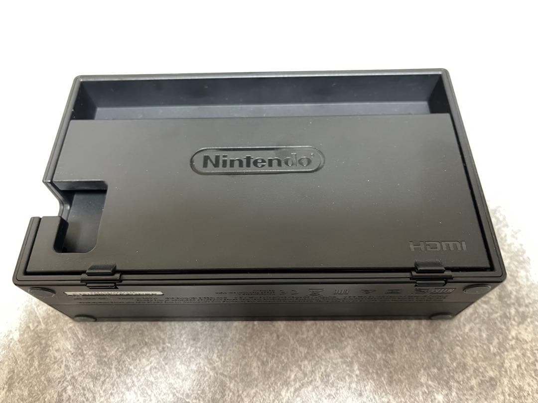 【完品】Nintendo Switch 本体+SDカード(64GB)+軽量ケース