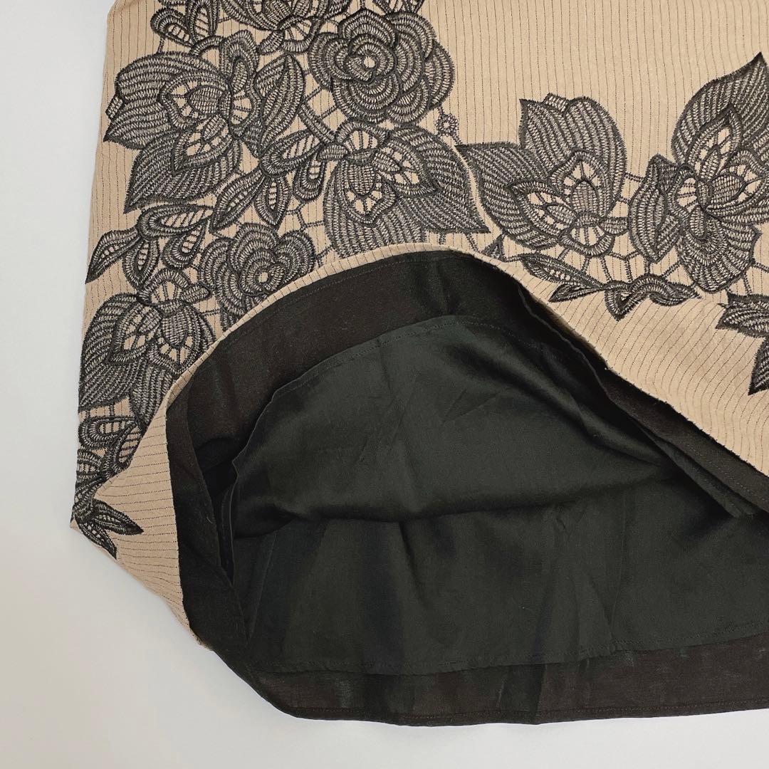 美品✨ADORE アドーア エンブロイダリー ストライプ ワンピース
