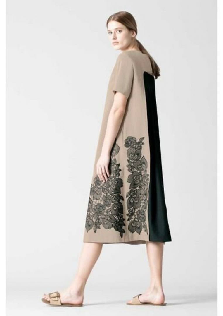 美品✨ADORE アドーア エンブロイダリー ストライプ ワンピース