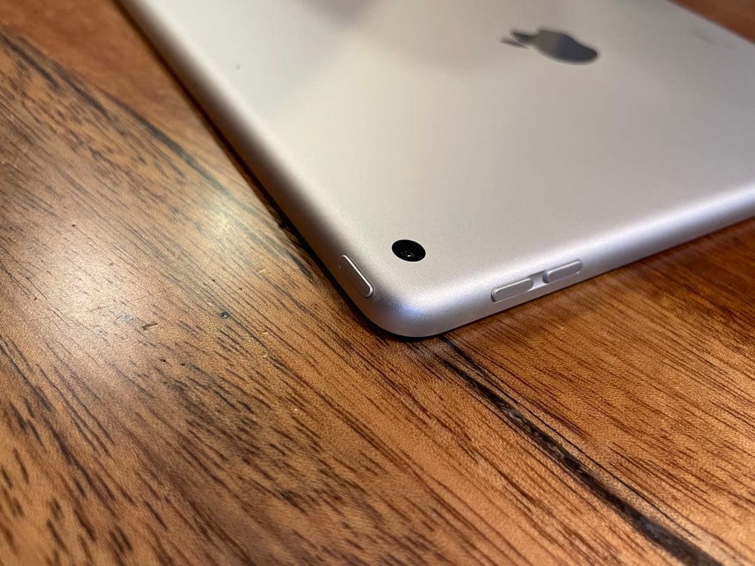 ふ*。様 iPad 第7世代 32GB シルバー Wi-Fiモデル バッテリー容