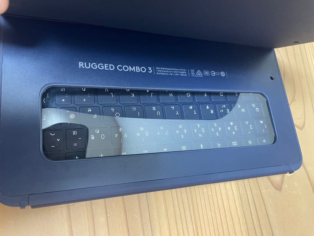 iPad第8世代 32GB バッテリー97% ロジクールキーボード付