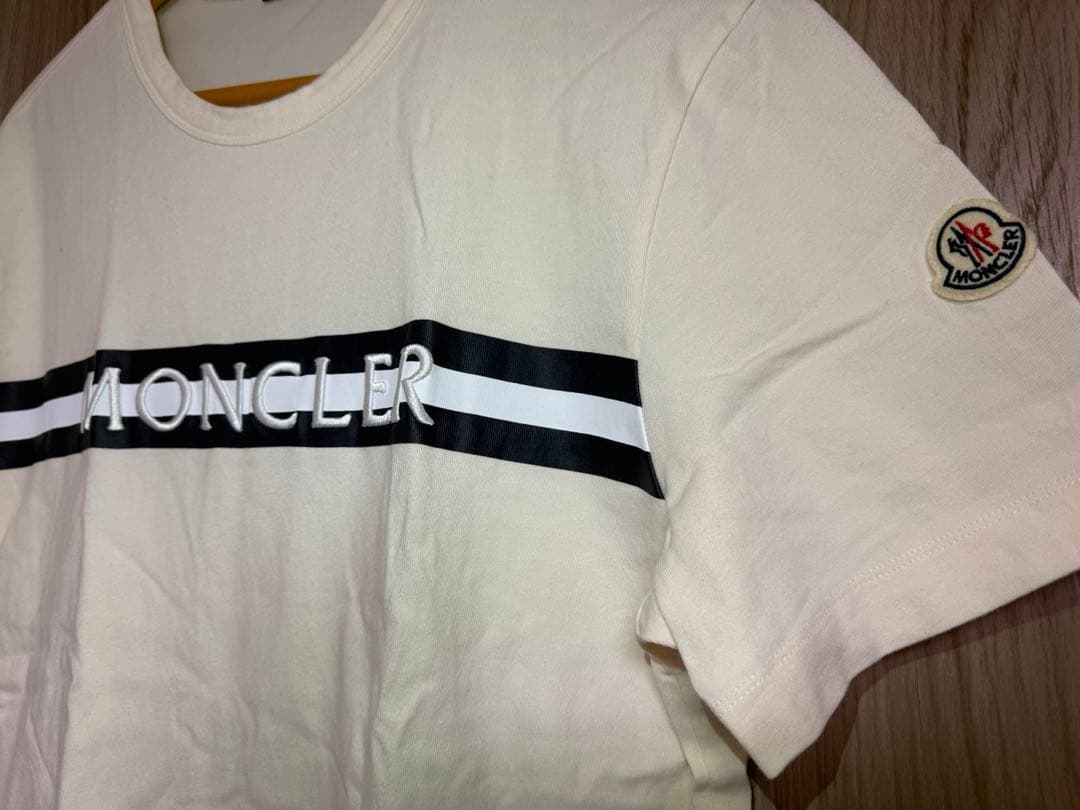 MONCLER アイボリー ストライプ Tシャツ