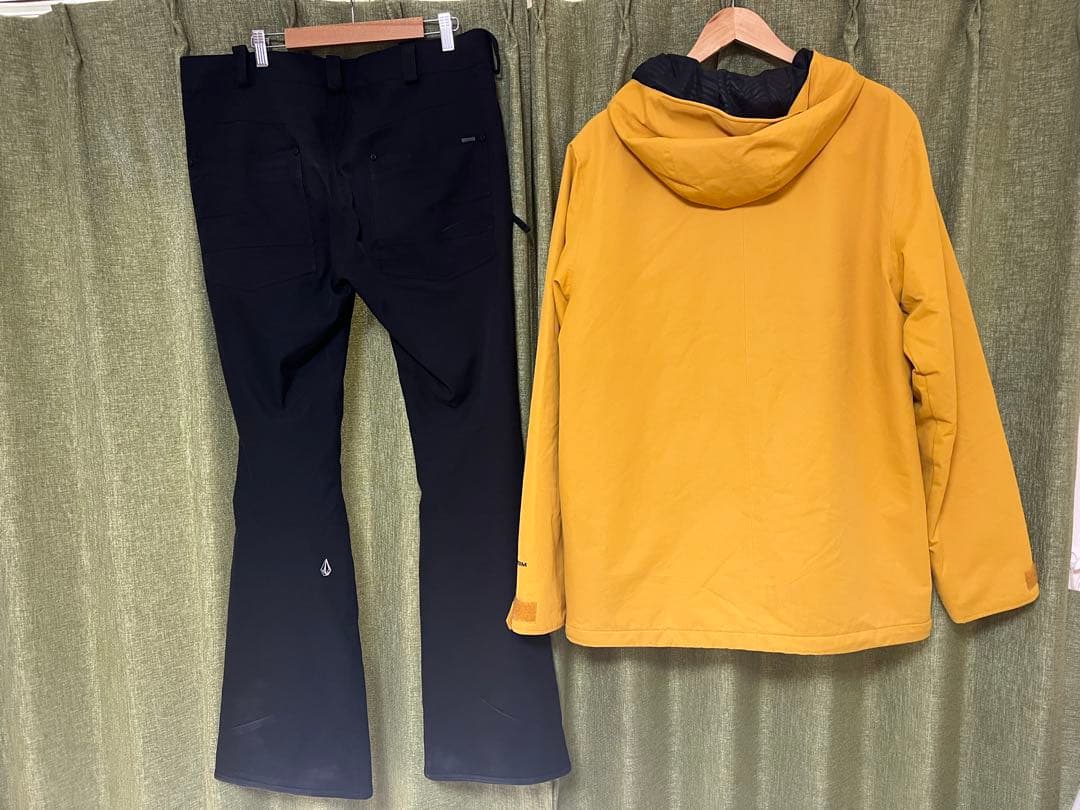 VOLCOMボルコム　スノーボードウェア 上下セット