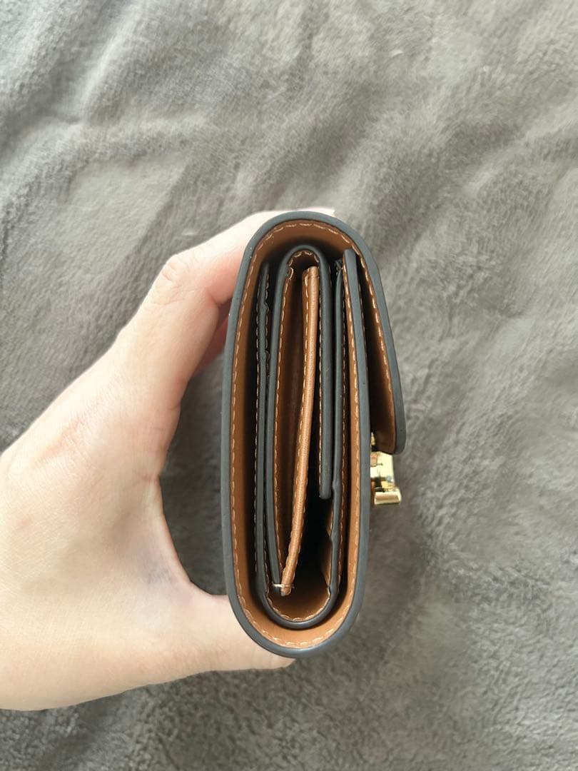 レディース　三つ折り財布