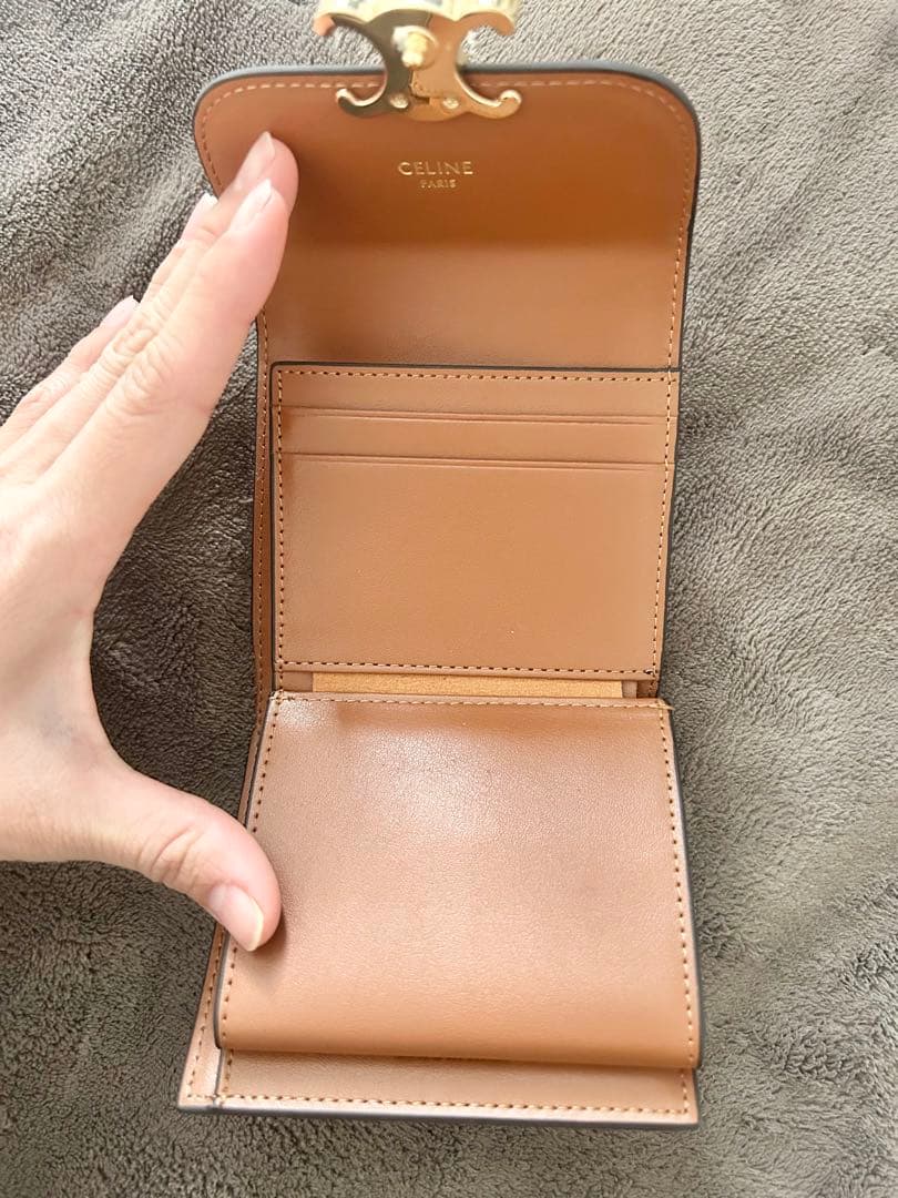 レディース　三つ折り財布