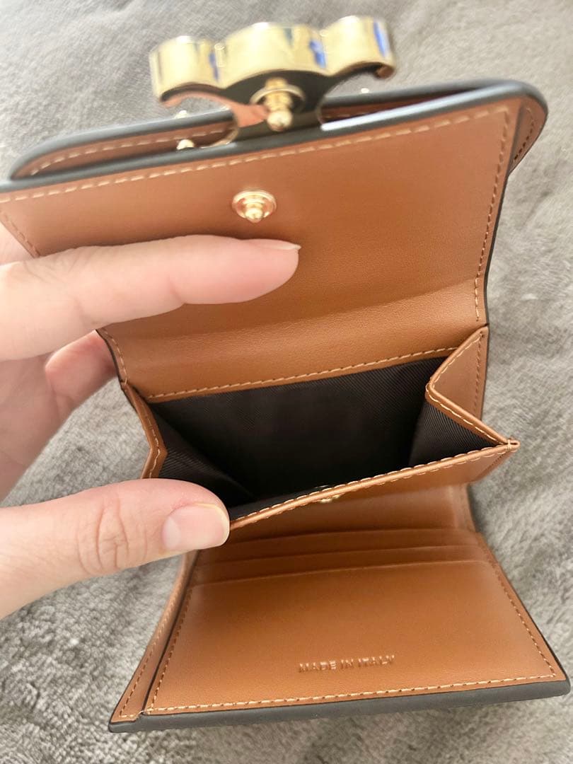 レディース　三つ折り財布