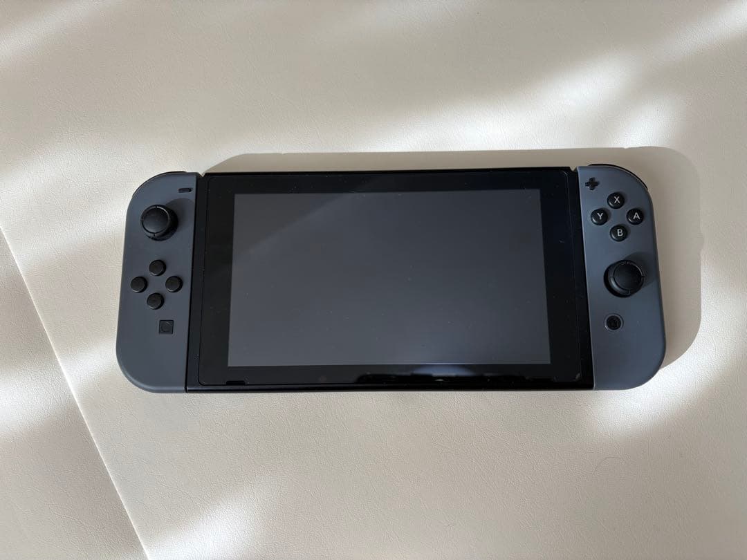 【多少の値引き交渉可】任天堂Switch本体 (外箱以外の部品は完備)