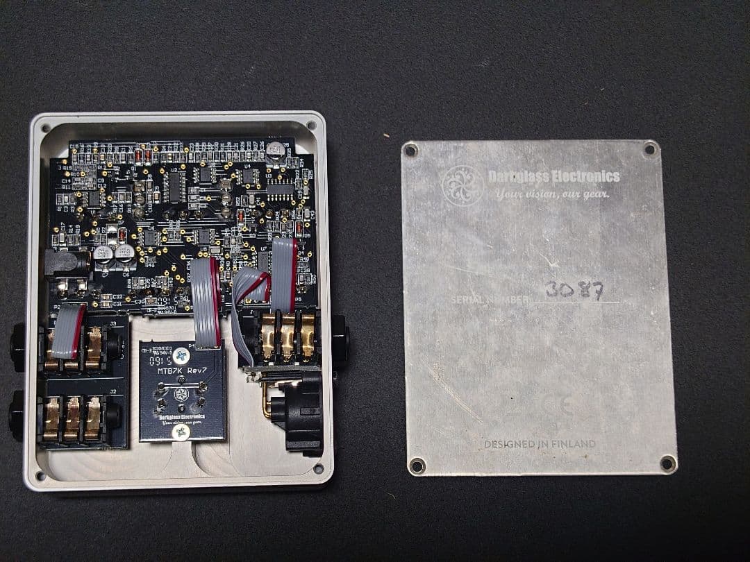 ベース MICROTUBES B7K Analog Bass Preamp