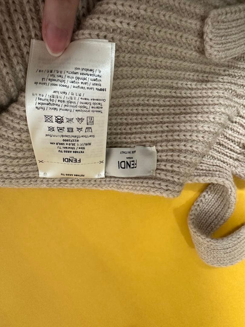 FENDI ベージュ ビジュー付きマフラー