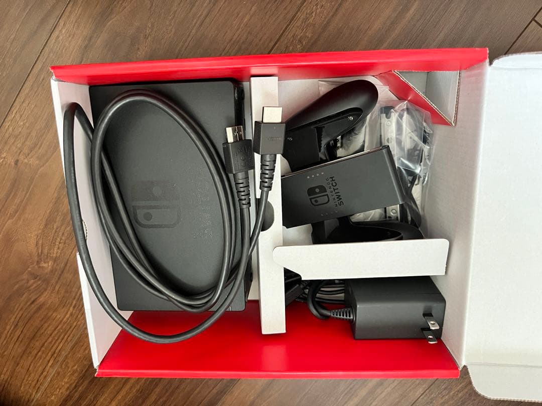 【ほぼ新品】Nintendo Switch ネオンブルー・レッド
