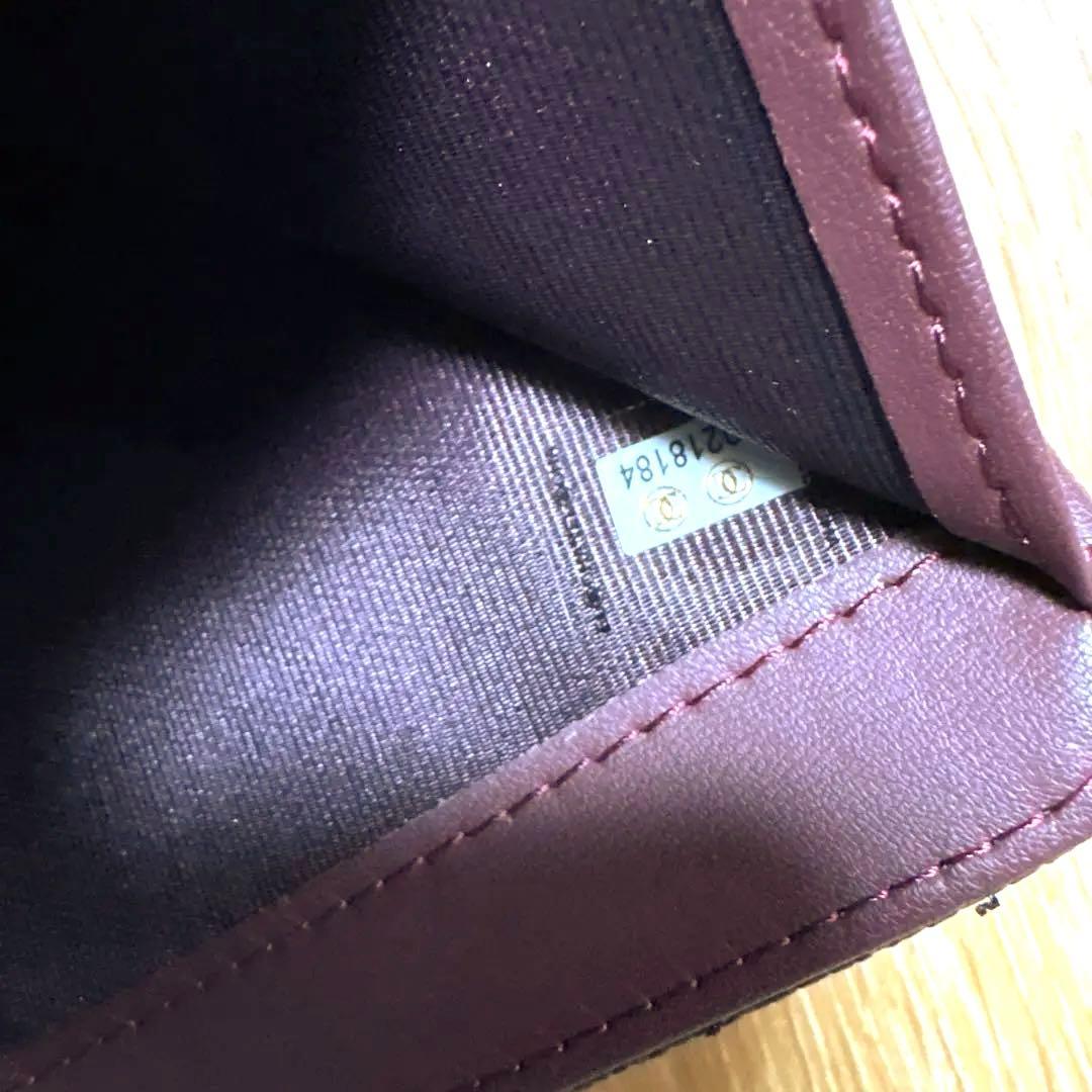 CHANEL本革ノベルティ折り財布
