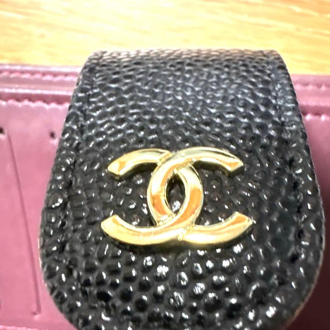 CHANEL本革ノベルティ折り財布