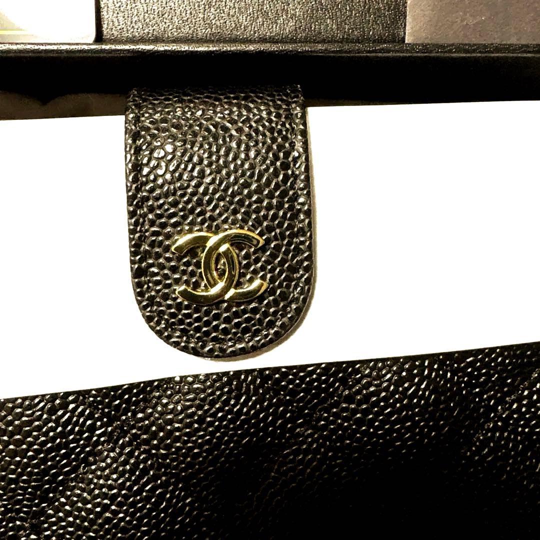 CHANEL本革ノベルティ折り財布