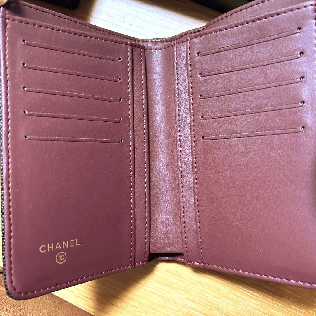 CHANEL本革ノベルティ折り財布