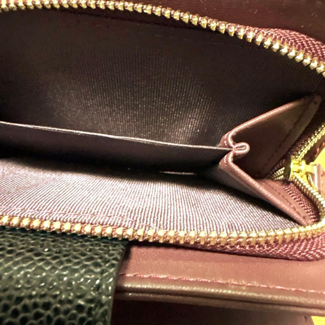 CHANEL本革ノベルティ折り財布