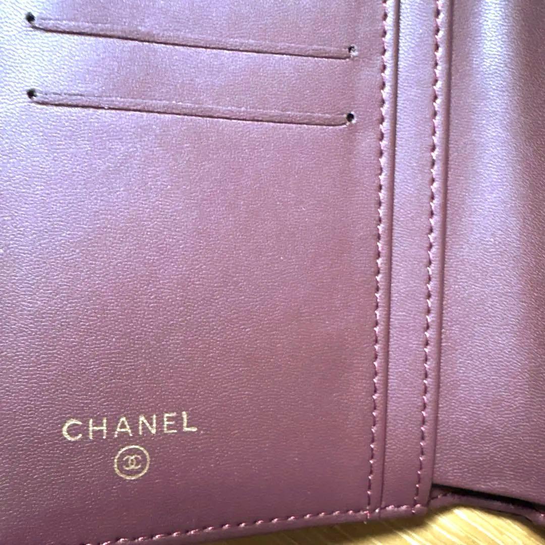 CHANEL本革ノベルティ折り財布