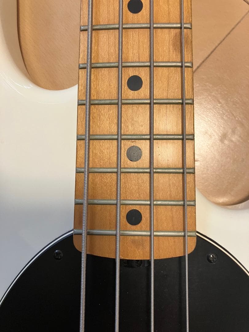 Ernie Ball Music Man StingRay 4 スティングレイ