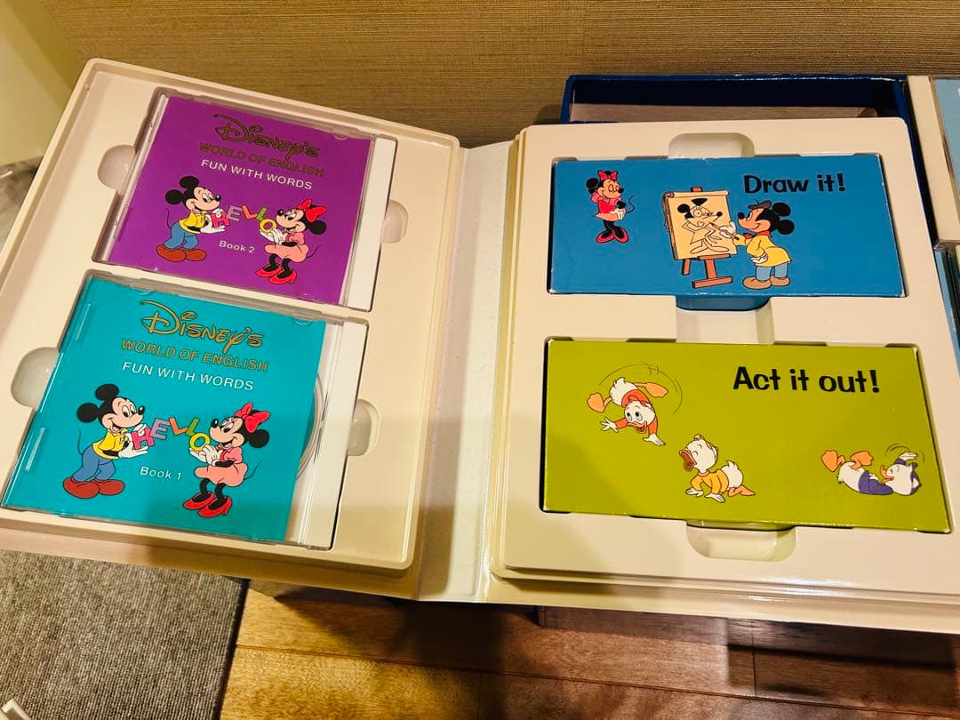 大量ディズニー英語教材テキストDVD,CD,ゲーム，カード、玩具，ミッキーマウス