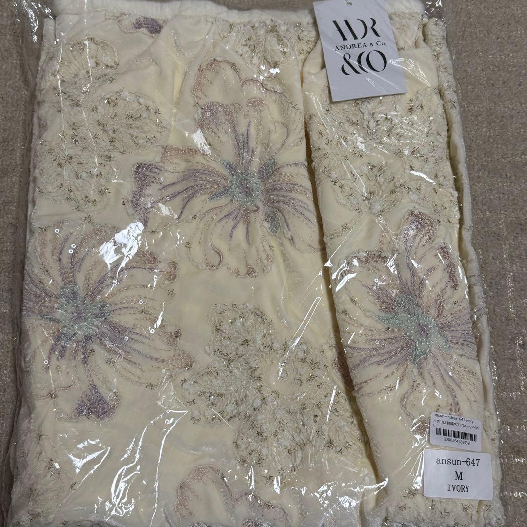 ANDREA&Co.（アンドレアアンドコー）ボタニカル刺繍ベロアスカート