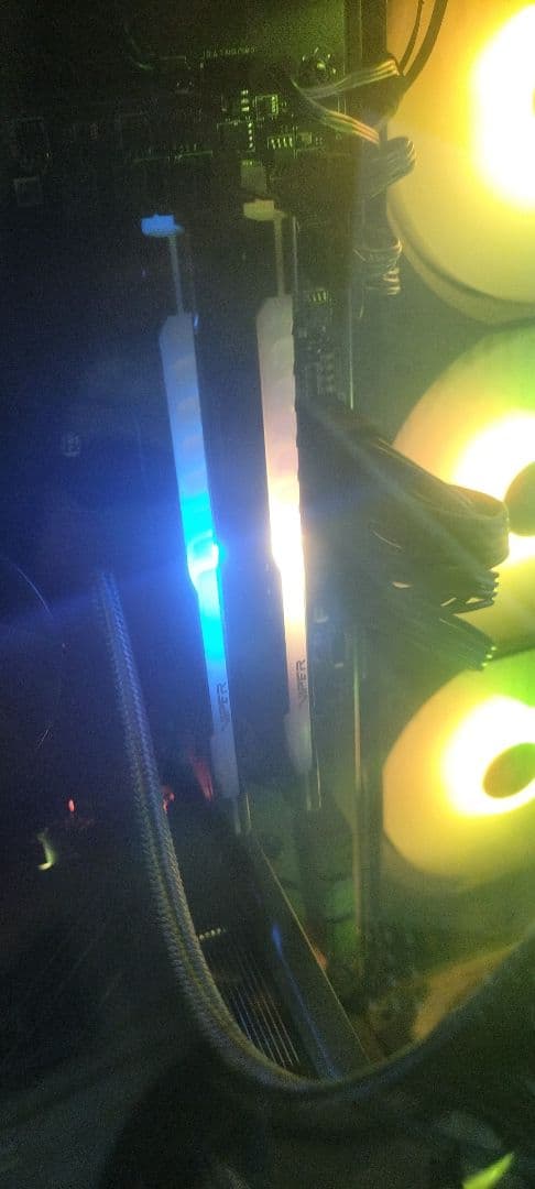 メモリー Patriot Memory Viper Steel RGB 16GB