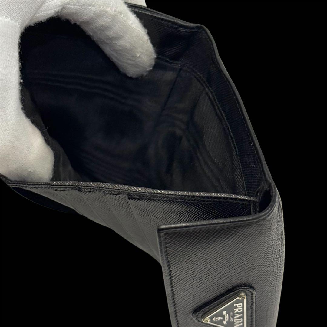美品‼️PRADA サフィアーノレザー 二つ折り財布 ブラック 三角ロゴ 箱付き