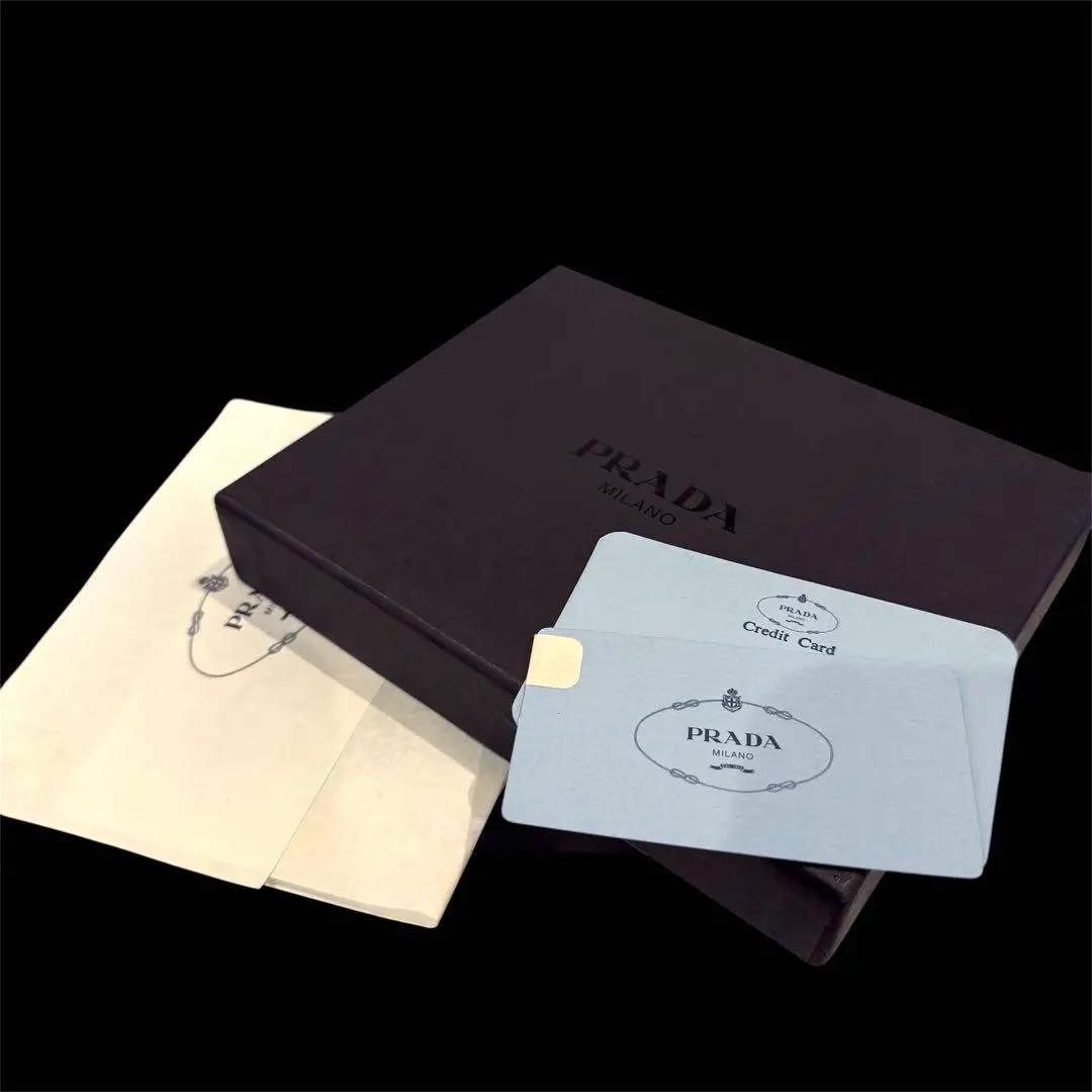 美品‼️PRADA サフィアーノレザー 二つ折り財布 ブラック 三角ロゴ 箱付き