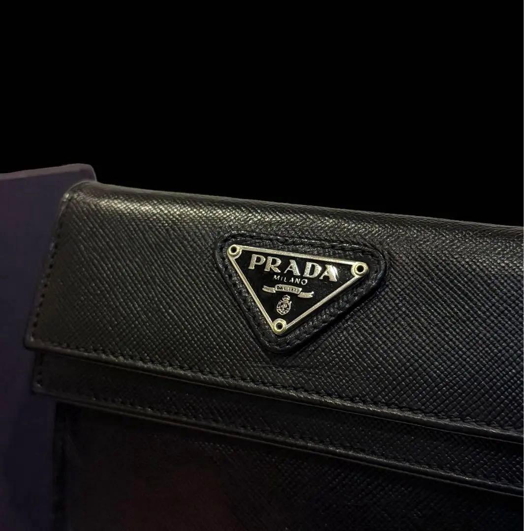 美品‼️PRADA サフィアーノレザー 二つ折り財布 ブラック 三角ロゴ 箱付き