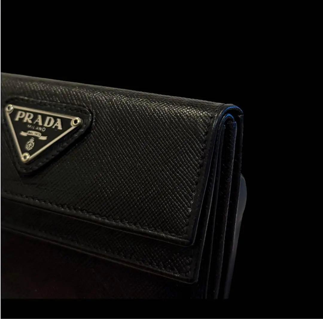 美品‼️PRADA サフィアーノレザー 二つ折り財布 ブラック 三角ロゴ 箱付き