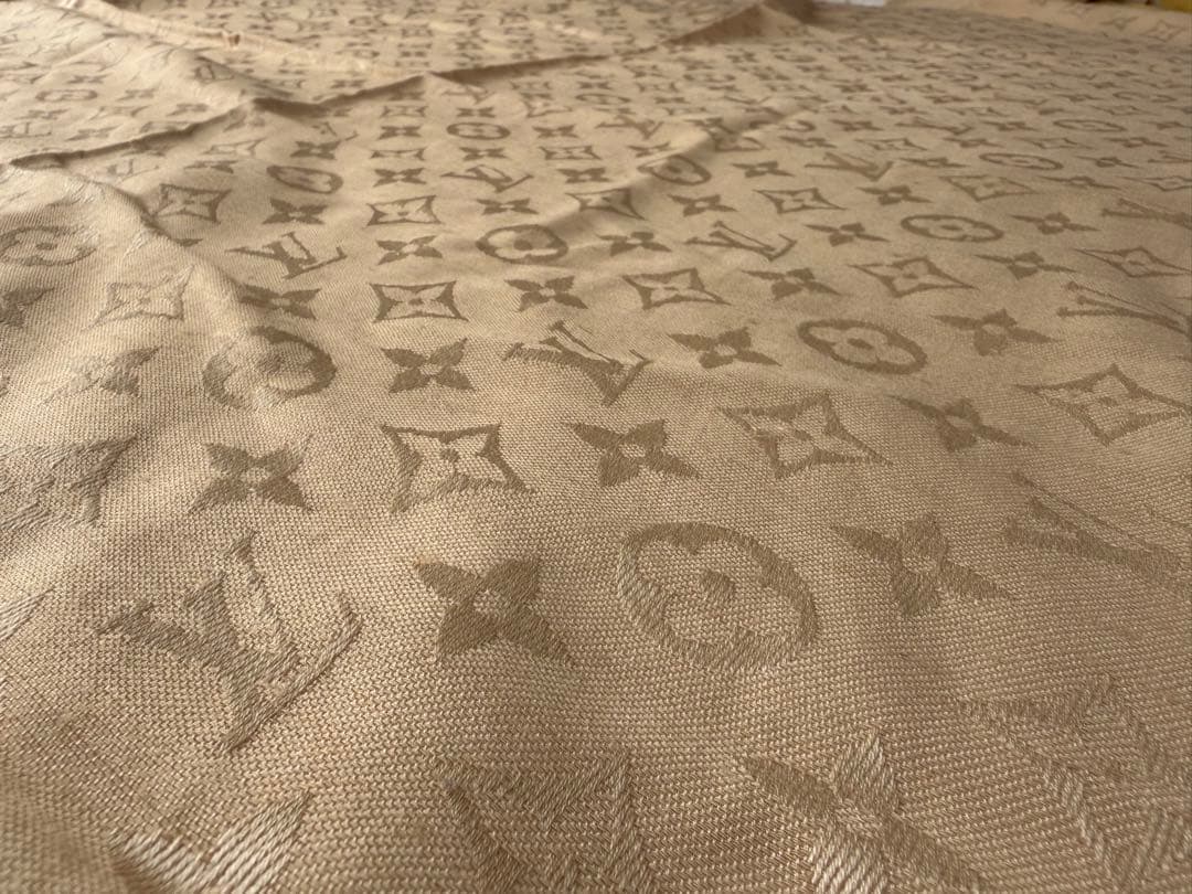 LOUIS VUITTON ルイヴィトン ショール モノグラム ／ゴールド