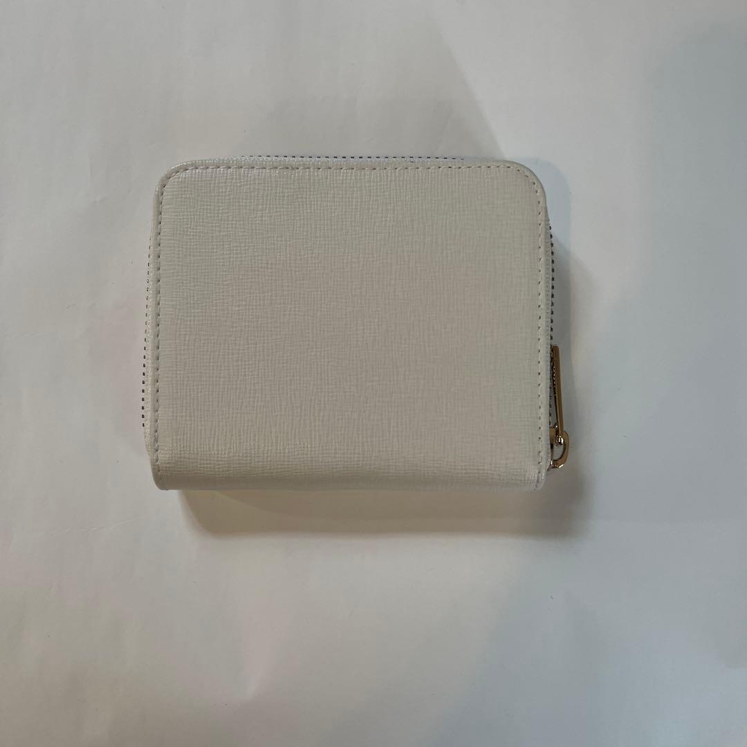FURLA フルラ　二つ折り財布　ホワイト　レザー　ラウンドジップ