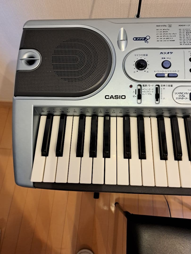 CASIO 61鍵盤 光ナビゲーションキーボード　譜面タテ　ACアダ　椅子付き