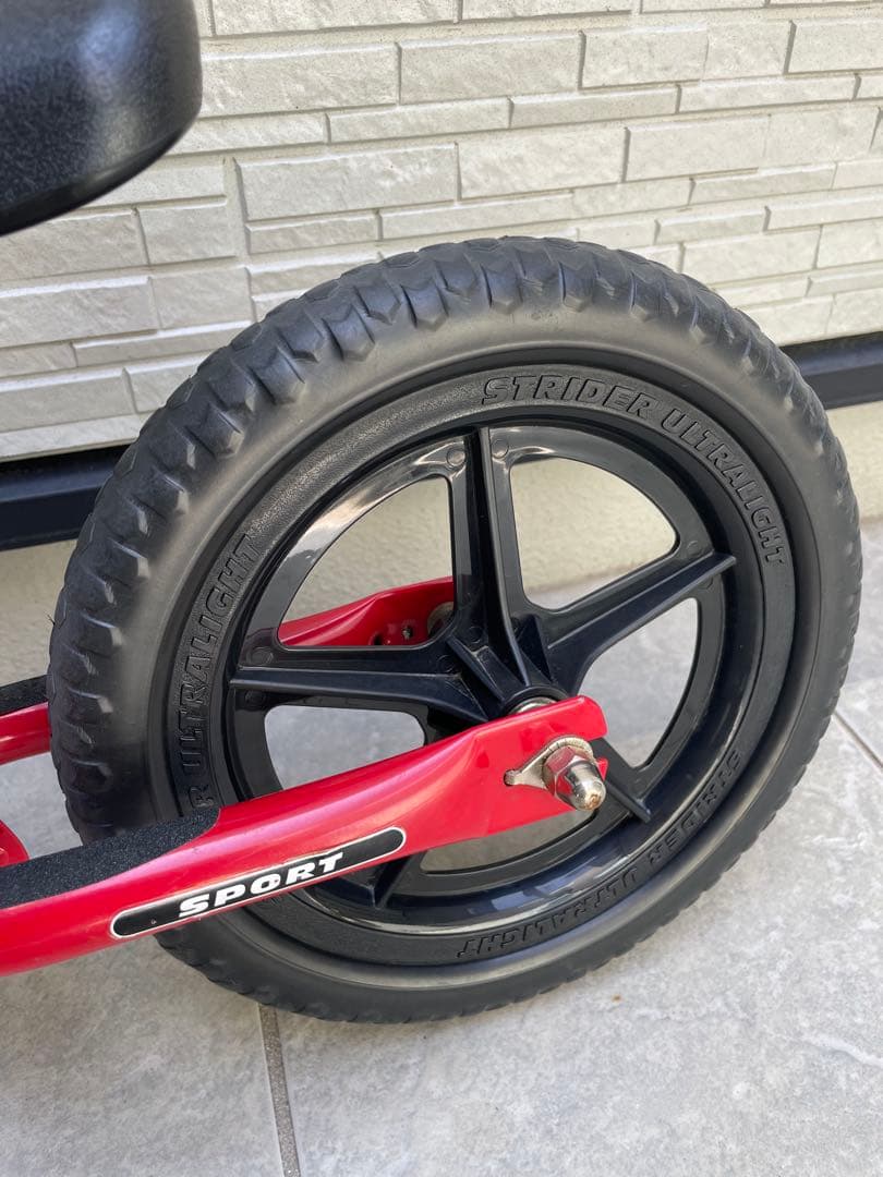 ストライダースポーツモデル　レッド