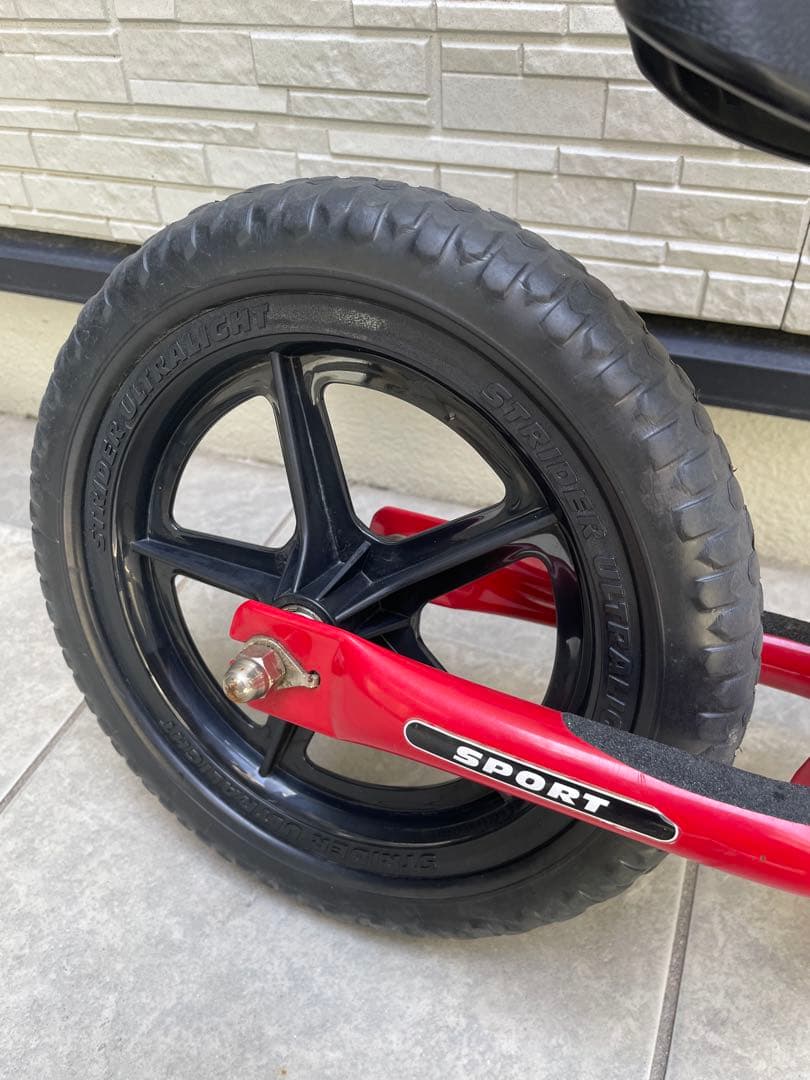 ストライダースポーツモデル　レッド