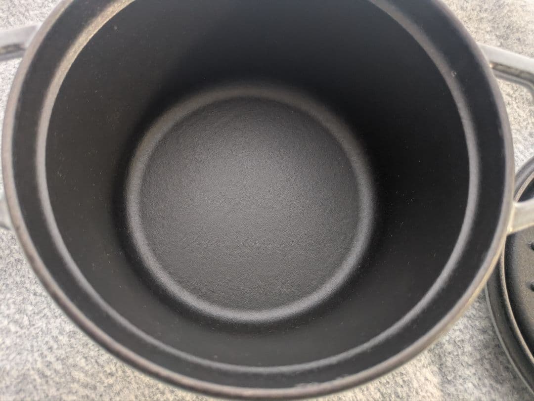 staub ピコココットラウンド　旧16センチ グレー