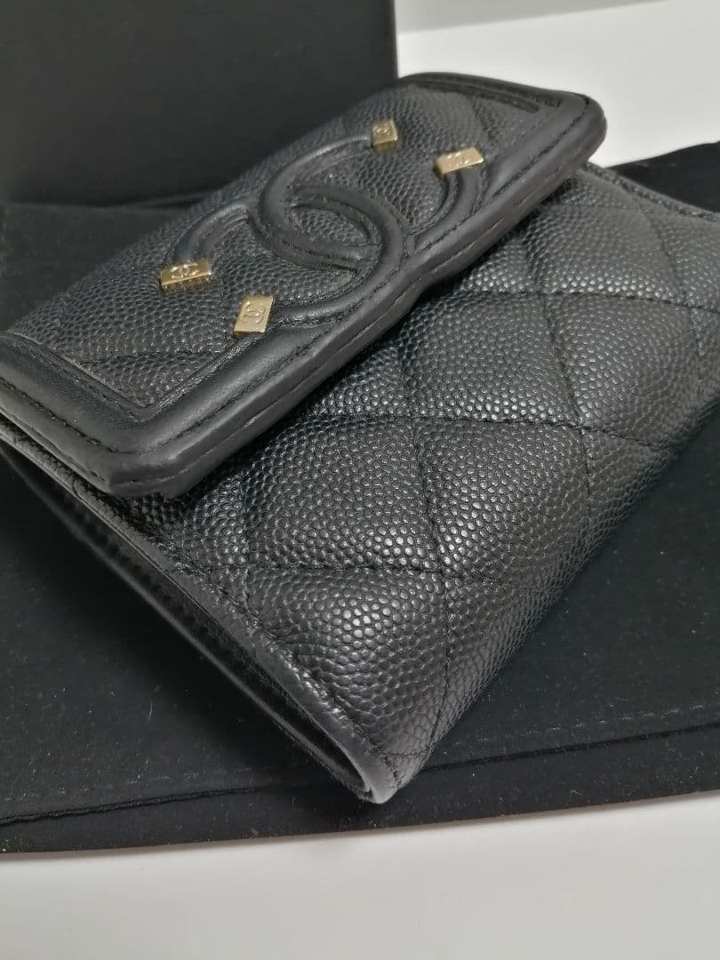 CHANEL CCフィリグリー キャビアスキン　三つ折り財布　黒