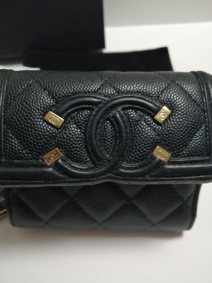 CHANEL CCフィリグリー キャビアスキン　三つ折り財布　黒