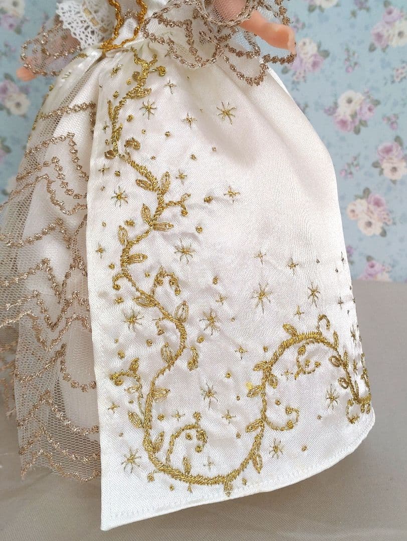ロココドレス　手刺繍　マリー・アントワネット風　ハンドメイド　アイボリー×金
