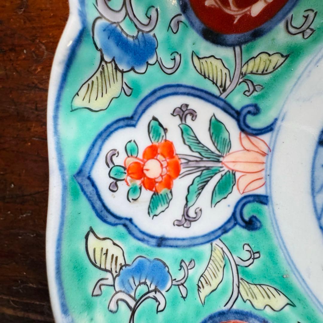 骨董皿　伊万里焼 色絵草花文膾皿　アンティーク皿 一客 なます皿　美しい輪花皿