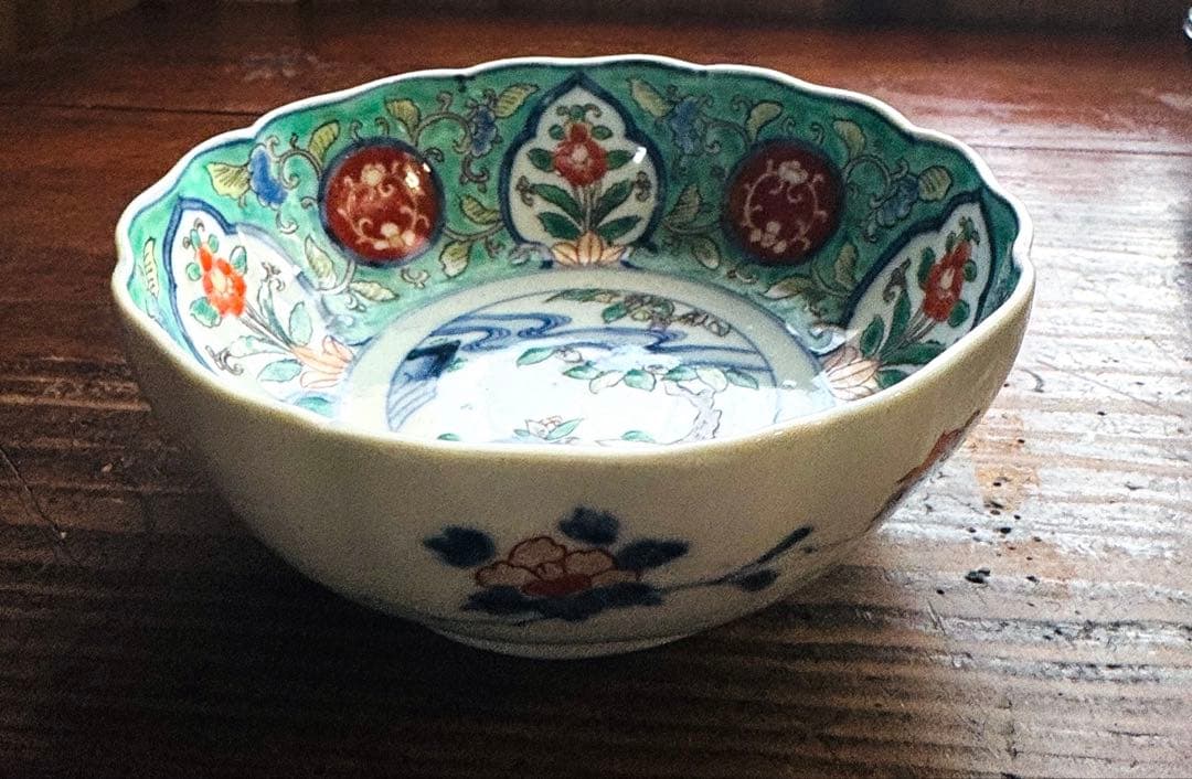 骨董皿　伊万里焼 色絵草花文膾皿　アンティーク皿 一客 なます皿　美しい輪花皿