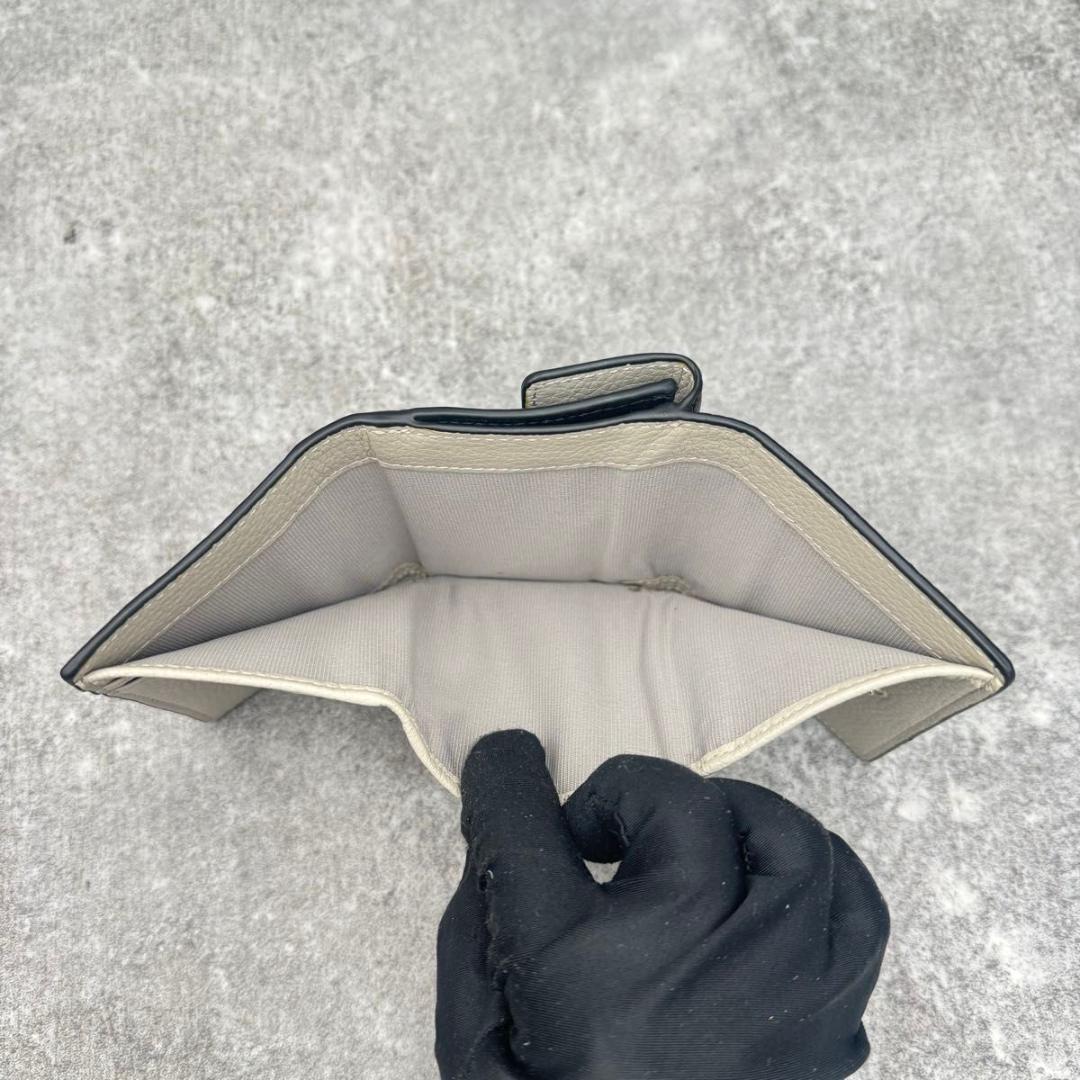 極美品　現行ロゴ フルラ　　コンパクト財布　ウォレット　バイカラー　三つ折り