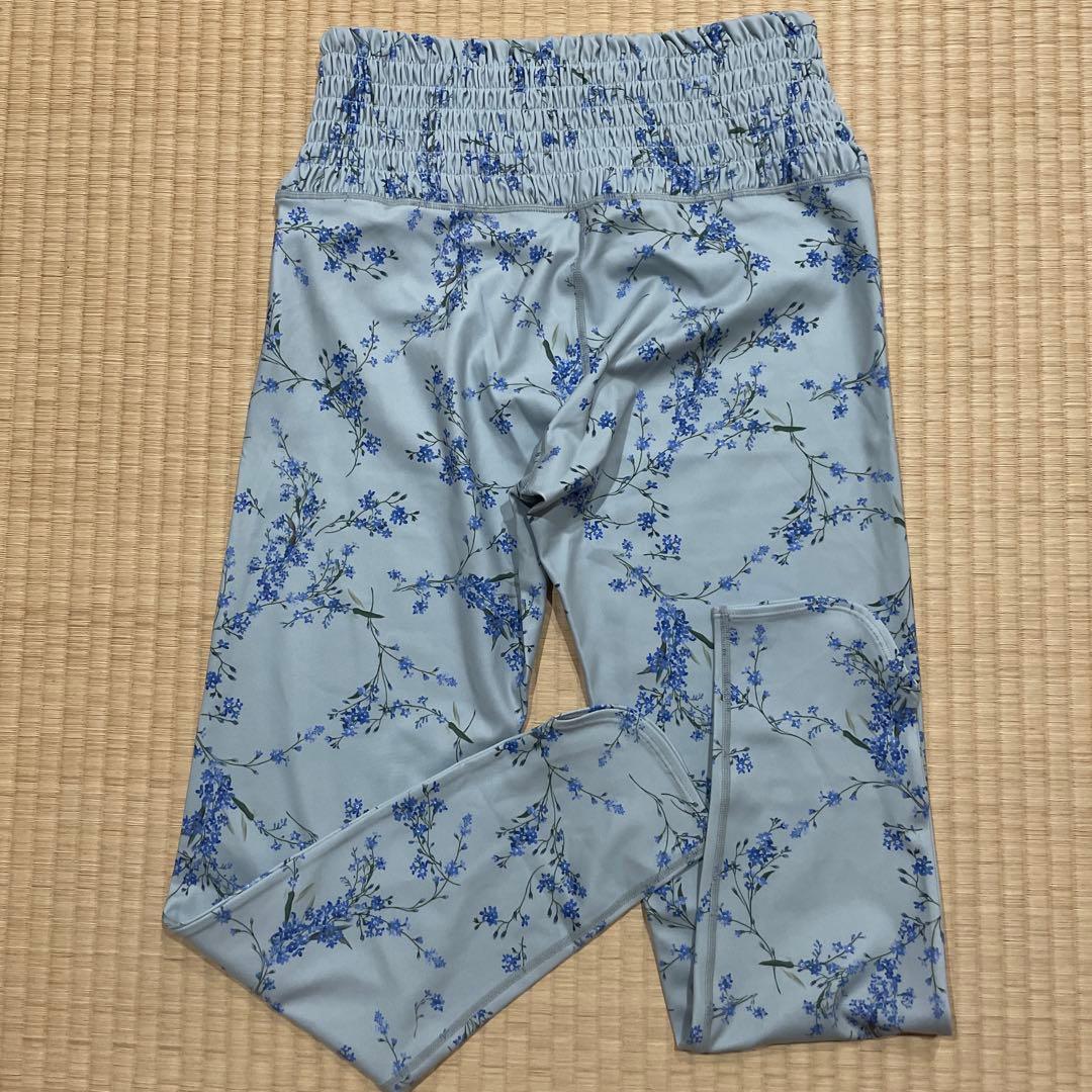 新品スカーラSUKALA 花柄ヨガレギンス LLサイズ