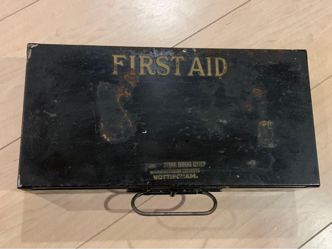 アンティーク　FIRST AID 救急箱　缶　英国　ミリタリー